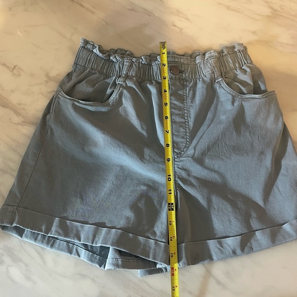 H&M Women’s Paperbag Waist Shorts Green Size Small Elastic Waist Pockets Casual - Picture 6 of 6